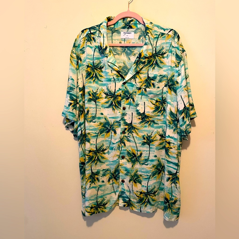 Old Navy Hawaiian, Kelly Green, Beachy, Coastal Short Sleeve Shirt. Size XXL.